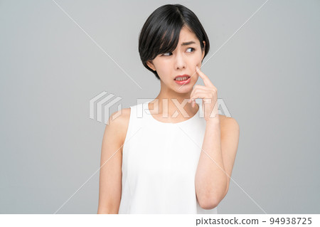 關心自己皮膚的女性 94938725