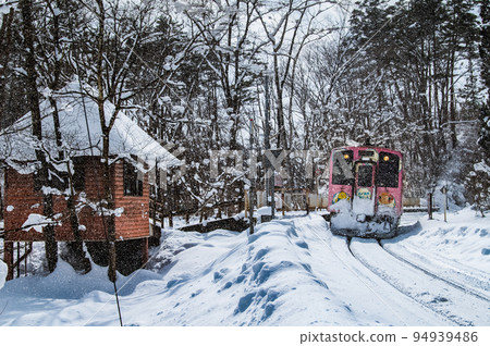Fukushima Prefecture Aizu Railway Snow Scene ~Tonohetsuri Station~ Fukushima Prefecture Aizu Railway Snow Scene ~Tonohetsuri Station~ 94939486