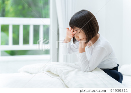 sleep deprived girl 94939811