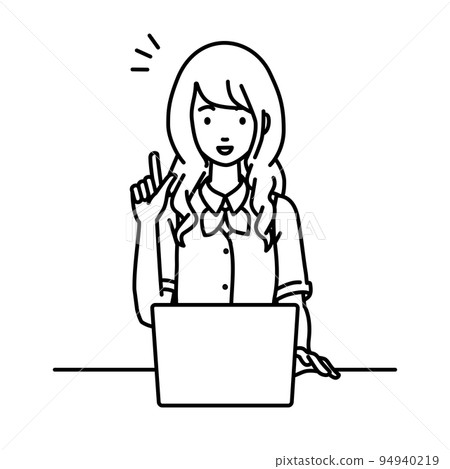 一位身著文員制服的女士坐在辦公桌前，打開電腦，有了一些靈感 94940219