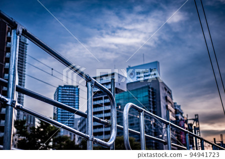 黃昏的城市景觀 黃昏的城市景觀 94941723