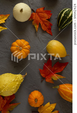 Autumn background material. Pumpkin and maple leaves on gray background. Autumn, Halloween, etc. 94942424