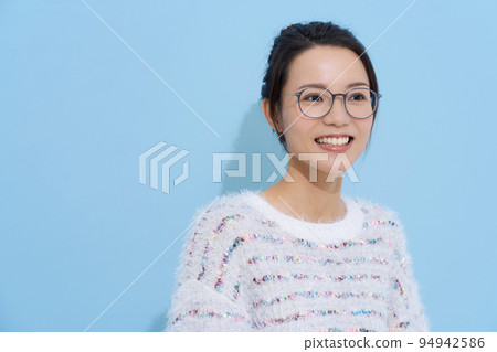 二十多歲的婦女的肖像 94942586