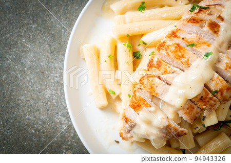 quadrotto penne pasta white creamy sauce with grilled chicken 94943326