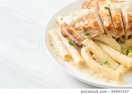 quadrotto penne pasta white creamy sauce with grilled chicken quadrotto penne pasta white creamy sauce with grilled chicken 94943347