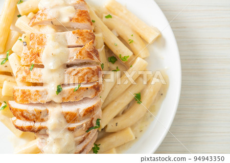 quadrotto penne pasta white creamy sauce with grilled chicken 94943350