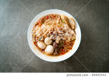 noodles with pork and meatballs in spicy soup 94943541