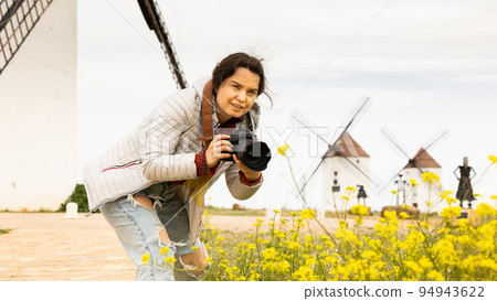 Tourist taking photo, Mota del Cuervo, Spain 94943622