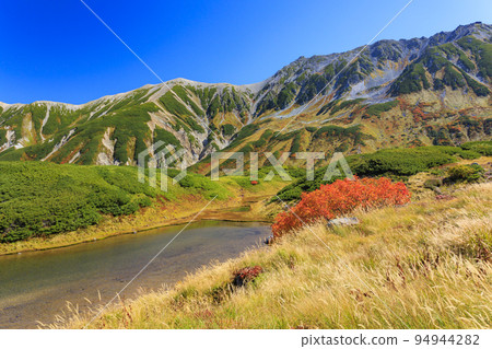 Tateyama Kurobe Alpine Route in full bloom in autumn colors Tateyama mountain range from Murododaira Tateyama Kurobe Alpine Route in full bloom in autumn colors Tateyama mountain range from Murododaira 94944282