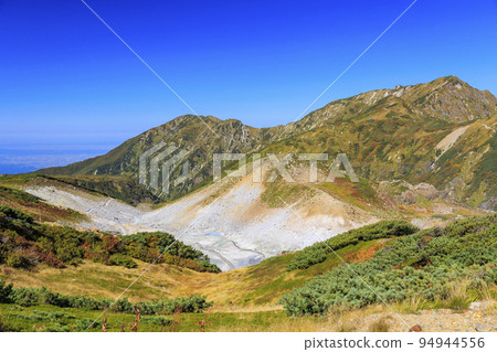 立山黑部阿爾卑斯山脈路線秋色盛開 從室堂平出發的立山山脈 立山黑部阿爾卑斯山脈路線秋色盛開 從室堂平出發的立山山脈 94944556