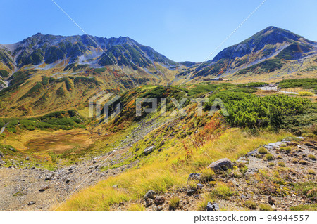 立山黑部阿爾卑斯山脈路線秋色盛開 從室堂平出發的立山山脈 立山黑部阿爾卑斯山脈路線秋色盛開 從室堂平出發的立山山脈 94944557