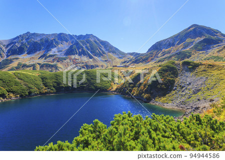 Tateyama Kurobe Alpine Route in full bloom in autumn colors Tateyama mountain range from Murododaira Tateyama Kurobe Alpine Route in full bloom in autumn colors Tateyama mountain range from Murododaira 94944586