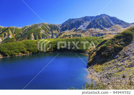立山黑部阿爾卑斯山脈路線秋色盛開 從室堂平出發的立山山脈 立山黑部阿爾卑斯山脈路線秋色盛開 從室堂平出發的立山山脈 94944592