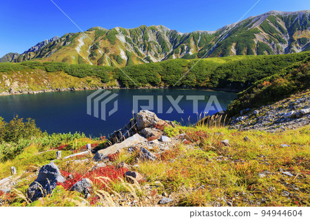 Tateyama Kurobe Alpine Route in full bloom in autumn colors Tateyama mountain range from Murododaira Tateyama Kurobe Alpine Route in full bloom in autumn colors Tateyama mountain range from Murododaira 94944604
