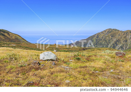 Tateyama Kurobe Alpine Route in full bloom in autumn colors Tateyama mountain range from Murododaira Tateyama Kurobe Alpine Route in full bloom in autumn colors Tateyama mountain range from Murododaira 94944646