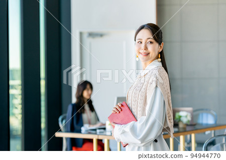 Office business woman 94944770