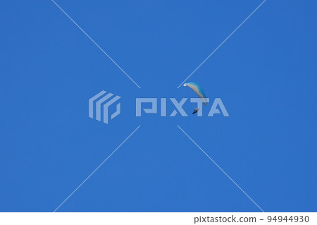 乘坐滑翔機在空中漫步 乘坐滑翔機在空中漫步 94944930