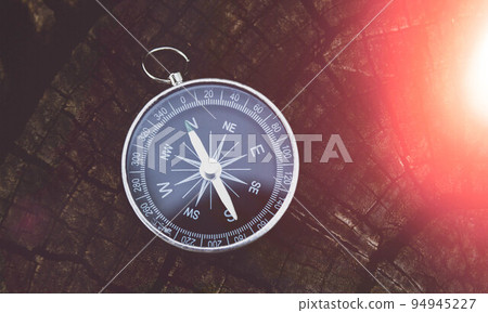 Travel and navigation. Determination of cardinal points by compass. 94945227