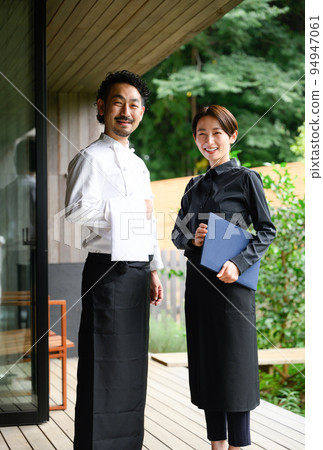 似乎是服務業/酒店業的文員形象 似乎是服務業/酒店業的文員形象 94947061