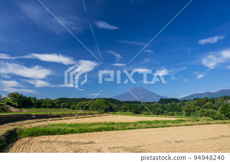 Harvested rice fields and Mt. Fuji, Takenoshita's original scenery Harvested rice fields and Mt. Fuji, Takenoshita's original scenery 94948240