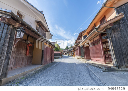 岡山縣高橋市 以紅色氧化鐵聞名的富木屋街景 94948529
