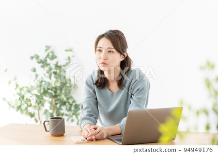 Female personal computer 94949176