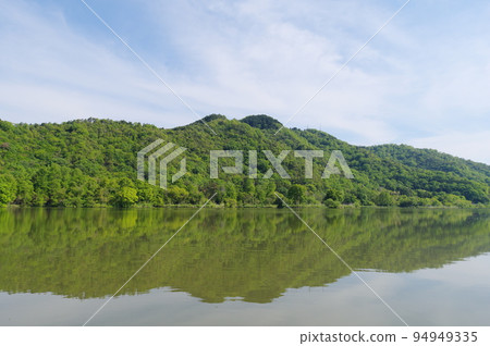The shores of Lake Biwa, the shores of Sone-numa Lake, and the view of Mt. Kojin from Ryokuchi Park The shores of Lake Biwa, the shores of Sone-numa Lake, and the view of Mt. Kojin from Ryokuchi Park 94949335