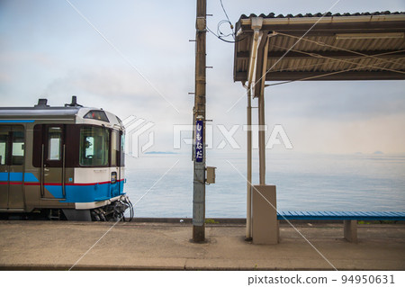 Scenery of Shimonada Station, Ehime Prefecture 94950631