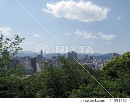 從羊山公園富士見台展望台看到的廣島市街景(廣島縣廣島市) 從羊山公園富士見台展望台看到的廣島市街景(廣島縣廣島市) 94951582