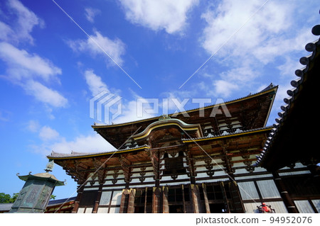 初秋的清晨，近距離仰望東大寺大佛殿 94952076
