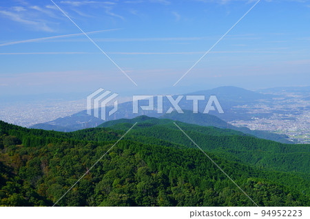 A large panorama where you can see Osaka and Nara at the same time from Mt. Katsuragi A large panorama where you can see Osaka and Nara at the same time from Mt. Katsuragi 94952223