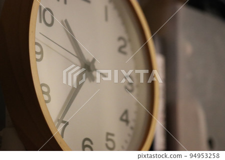 A close-up shot of a large round clock 94953258
