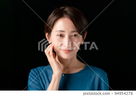 Female black background Female black background 94954278