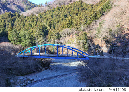 Hayatogawa Bridge in winter seen from the Hayatogawa forest road 94954408
