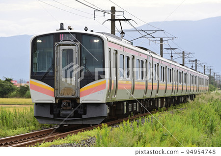 白神線西柴田~佐佐木JR東E129系列B9編隊(新潟) 白神線西柴田~佐佐木JR東E129系列B9編隊(新潟) 94954748
