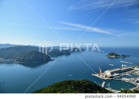 View of Yura Bay, Anri Island, and Kogui Fishing Port from Shigeyama Observatory [Yura Town, Hidaka District, Wakayama Prefecture] 94954990