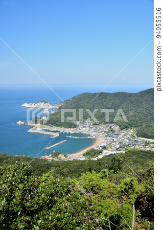 從重山山頂遠眺白崎半島和帶引濱[和歌山縣日高郡由良町] 94955516