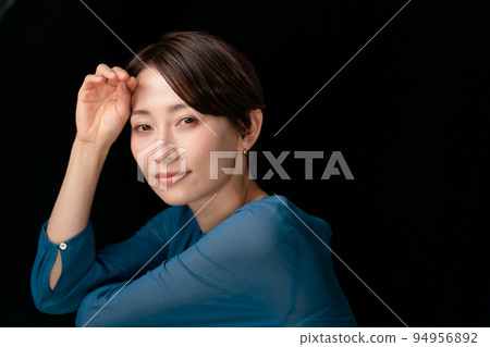 Female black background Female black background 94956892
