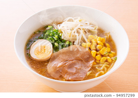 Eat miso ramen　 94957299