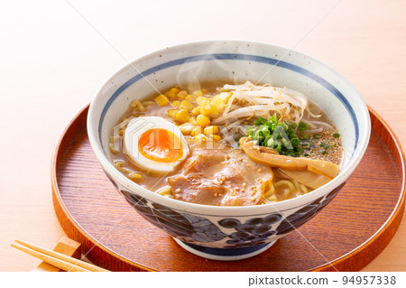 吃味噌拉麵 94957338