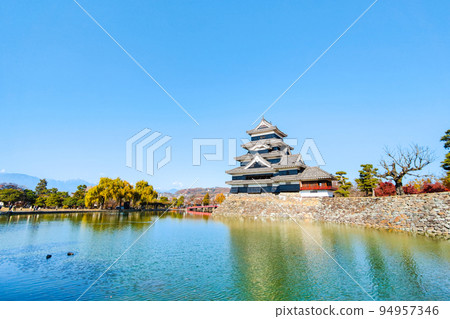 Matsumoto Castle (autumn) Matsumoto Castle (autumn) 94957346