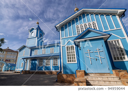 View of the facade of old wooden St. Nicholas Church 94959044