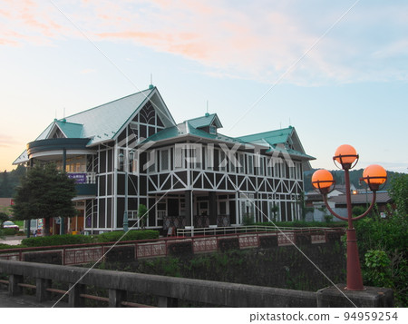 晚上路燈亮起的大正村浪漫亭 94959254