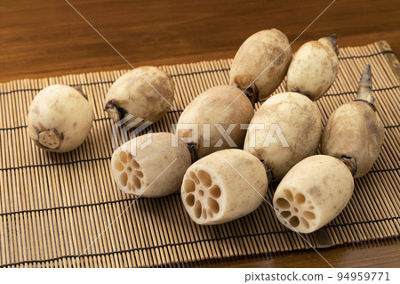 Lotus root placed on a bamboo place mat 94959771