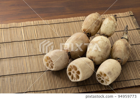 Lotus root placed on a bamboo place mat Lotus root placed on a bamboo place mat 94959773