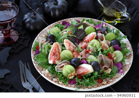 Fig, Grape and Prosciutto Salad Prosciutto Fig Salad Autumn Salad 94960931