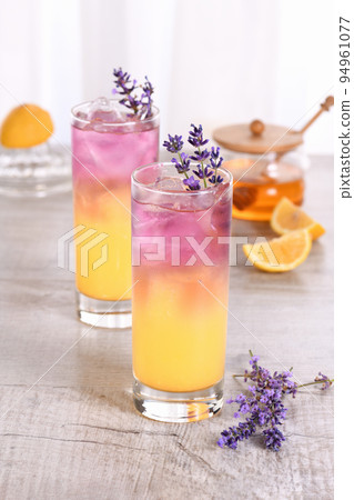 Limoncello liqueur cocktail 94961077