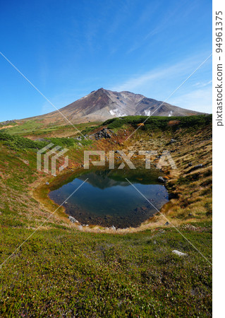Asahidake and Suribachi Pond in autumn 94961375