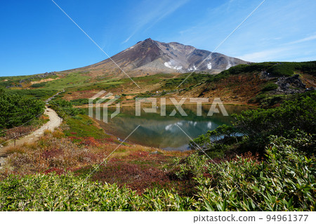 Asahidake and Kagamiike in autumn 94961377