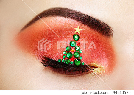 Eye girl makeover christmas tree 94963581